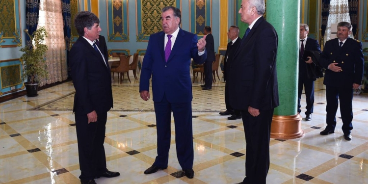 Президент посетил Международный аэропорт Худжанда
