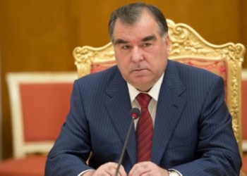 Эмомали Рахмон поздравил президента Франции