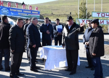 Президент ознакомился с проектом реконструкции автодороги Душанбе-Кургантюбе