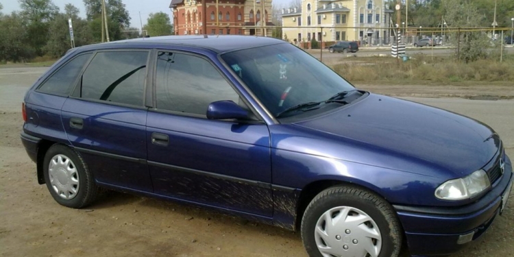 19-летний житель Душанбе угнал автомашину у пенсионера