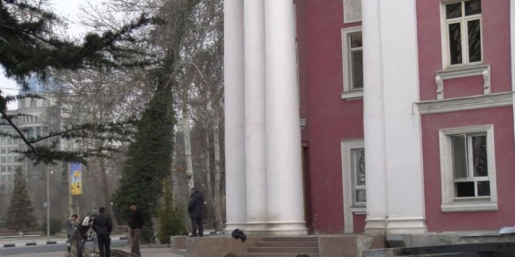 В Душанбе начался снос  двух зданий советской эпохи