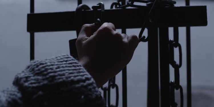 Пожилой житель района Рудаки подозревается в торговле людьми и вымогательстве