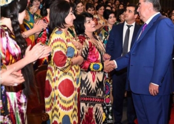 Эмомали Рахмон провел встречу с женщинами-активистами.Фото пресс-службы Президента РТ