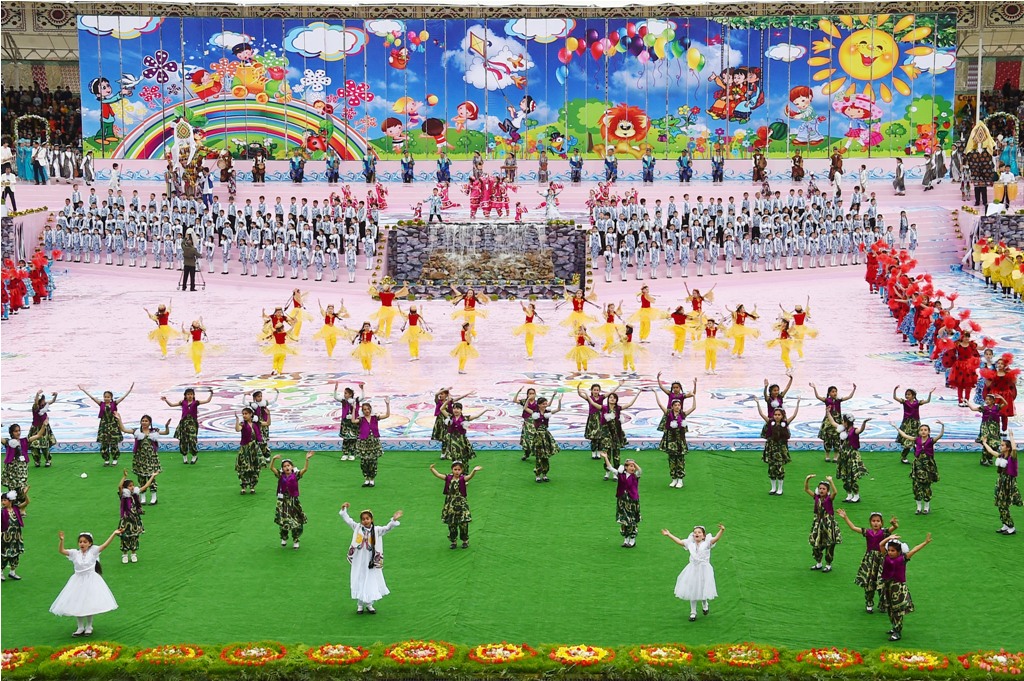 Душанбе праздник. Национальный праздник Навруз в Таджикистане. Рамзи Навруз. С праздником Навруз.