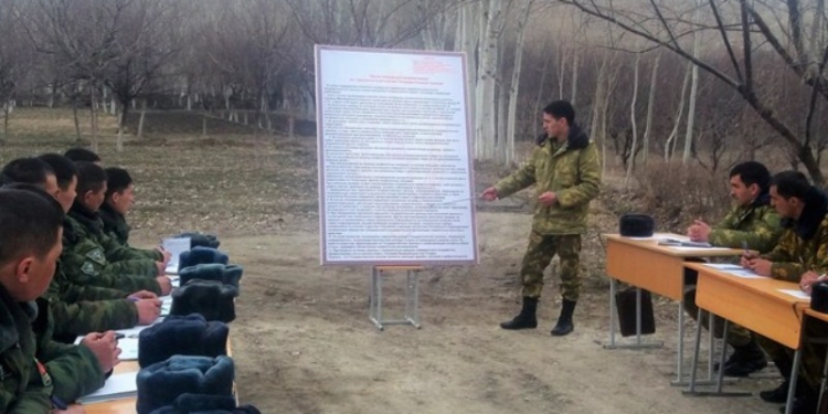 Пограничники Кыргызстана и Таджикистана провели совместное занятие по предотвращению конфликтов на границе