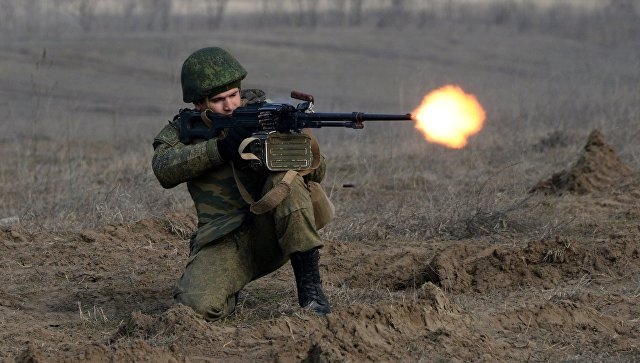 Российские военные провели стрельбы в предгорьях Памира