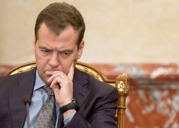 Около половины россиян поддерживают отставку Дмитрия Медведева