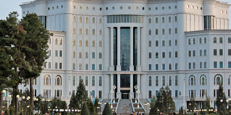 В Душанбе открылся Международный форум молодых предпринимателей