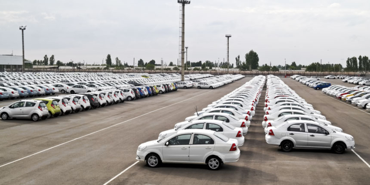 Таджикистан и Узбекистан договорились о поставках узбекских автомобилей