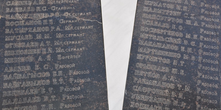 В Душанбе почтили память погибших на таджикско-афганской границе воинов-казахстанцев