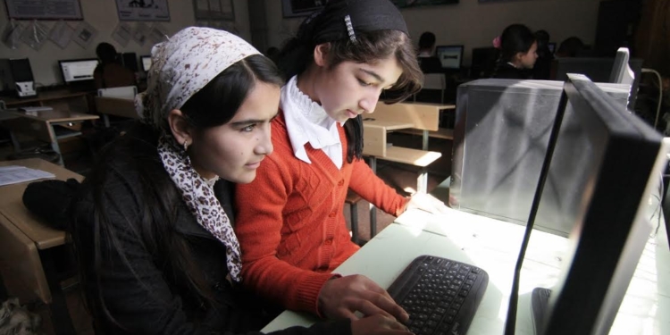 АБР объявил конкурс сочинений среди таджикской молодежи