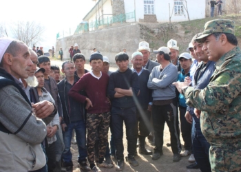Госкомиссия проверила ситуацию в Лахше, пострадавшему в результате серии землетрясений