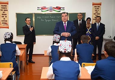 Президент совершает рабочий визит в Дангару