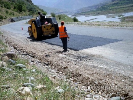 Власти города Бустона выделили 350 тыс. сомони на асфальтирование дорог