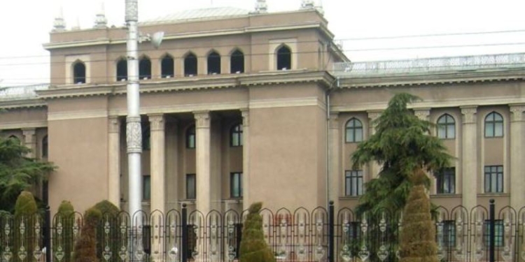 Членов правительства Таджикистана и их родственников обяжут сообщать о своих доходах