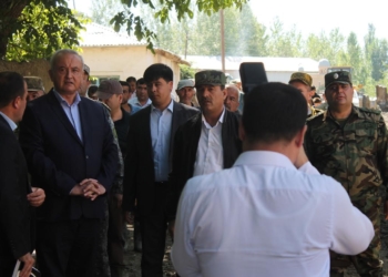 В Пенджикенте наградили пастуха, сообщившего землякам о надвигающейся стихии