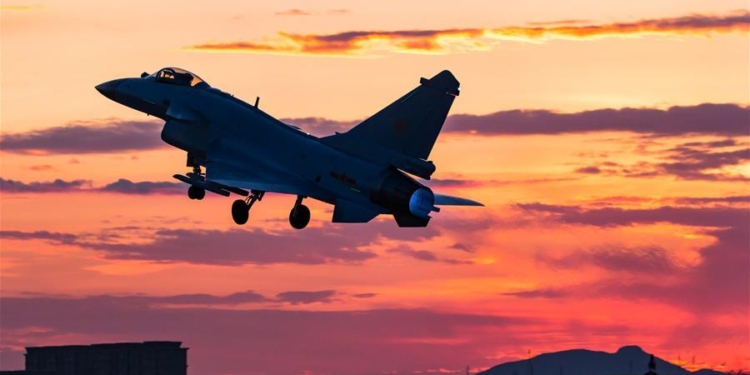 Китайские истребители J-10B примут участие в конкурсе «Авиадартс-2017»