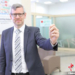 В Пекине выпустили первую карточку-разрешение на работу для иностранцев