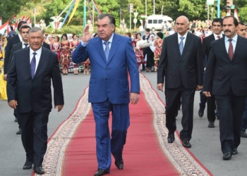 Президент находится с рабочим визитом в городе Вахдате