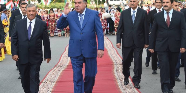 Президент находится с рабочим визитом в городе Вахдате