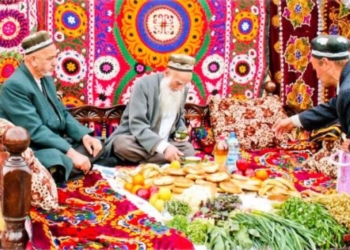 Эмомали Рахмон поручил накрывать скромные дастарханы в праздник Иди Фитр