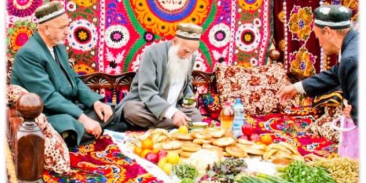 Эмомали Рахмон поручил накрывать скромные дастарханы в праздник Иди Фитр