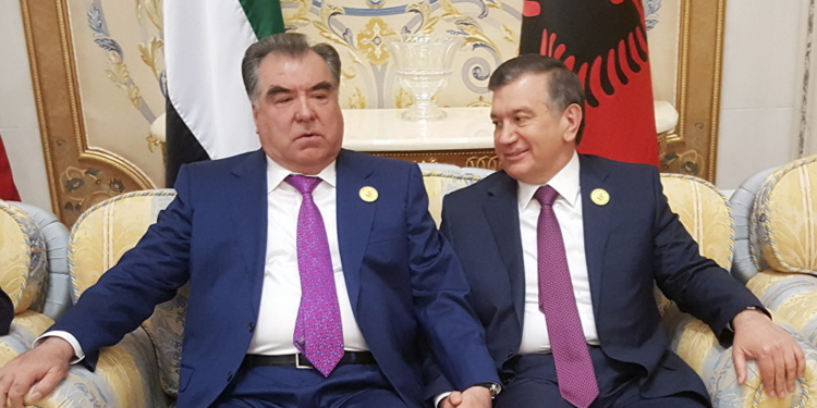Эмомали Рахмон поздравил Шавката Мирзиёева