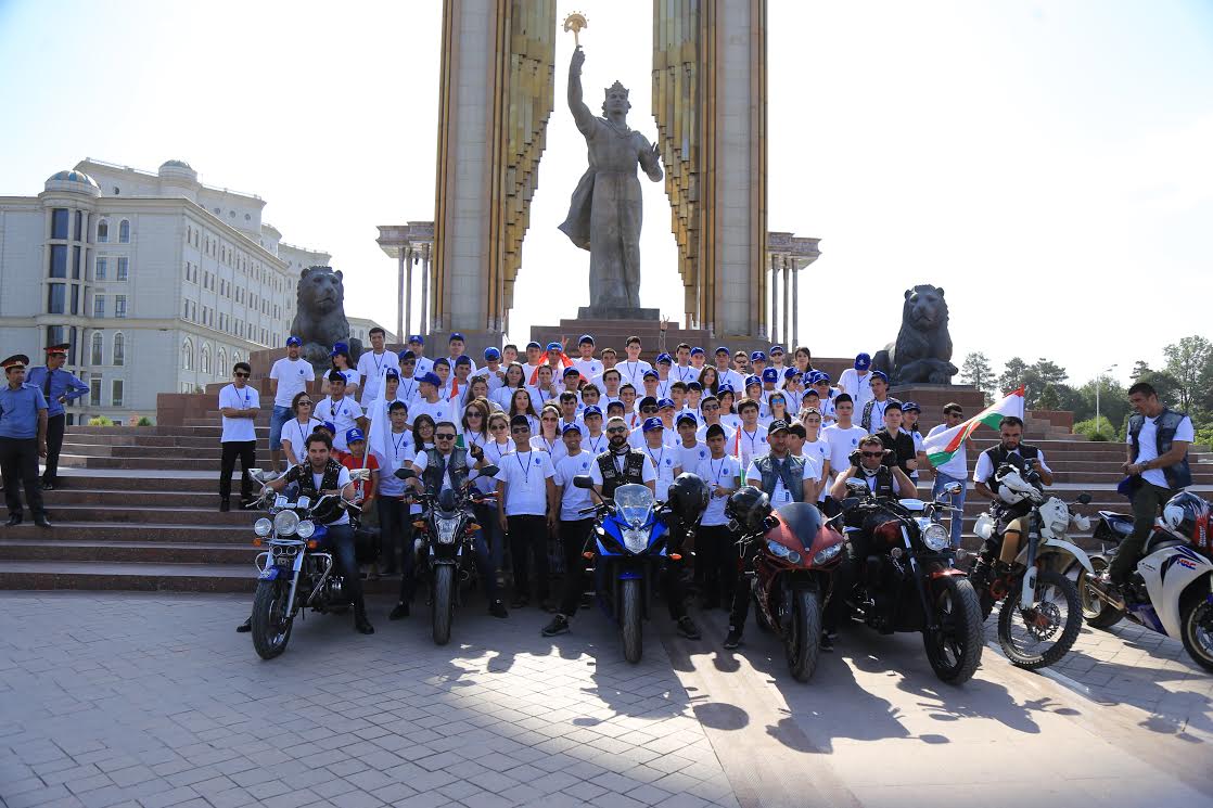 Погода ваҳдат. Молодежь Душанбе. Молодёжь будущее страны Таджикистан. Таджикистан Душанбе молодежный. Центр молодёжи Душанбе.