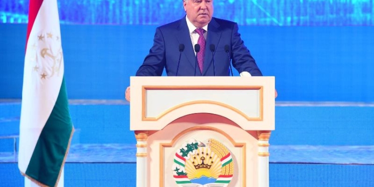Э.Рахмон: Во многих случаях инициаторами нарушения закона об обрядах являются наши уважаемые женщины