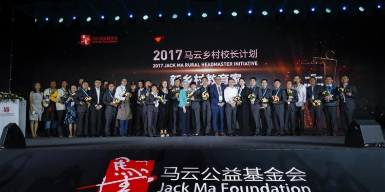 Основатель Alibaba решил развивать деловые навыки директоров деревенских школ