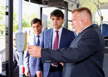 В душанбинских автобусах и троллейбусах внедряется система электронной оплаты проезда
