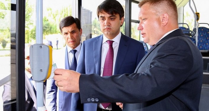 В душанбинских автобусах и троллейбусах внедряется система электронной оплаты проезда