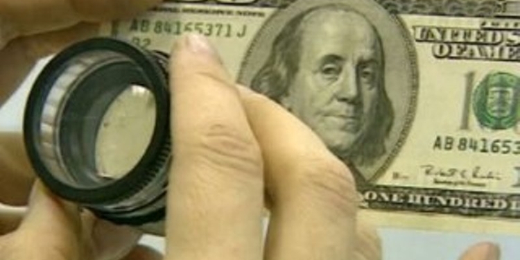 Гражданин Кыргызстана ввез в Таджикистан $8 тыс. фальшивых долларов
