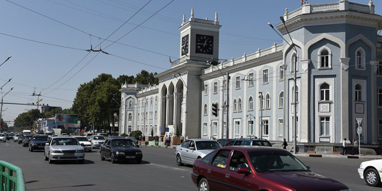 Первый выпуск Госинститута изобразительного искусства и дизайна получил дипломы