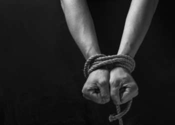 Четверо жителей Фахробода подозреваются в грабеже и насильственном удержании человека