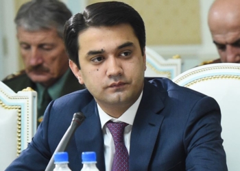 Рустам Эмомали поручил усилить профилактическую работу среди «лидеров» школьных разборок