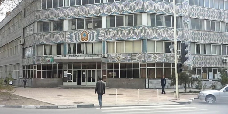 Возрождение. На предприятии «Гулистон Душанбе» открывается выставка одежды