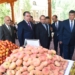 Эмомали Рахмон показал гостям таджикские горы и фрукты