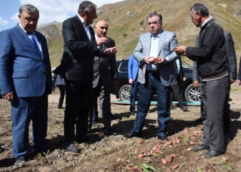 Эмомали Рахмон посетил Рамитское ущелье