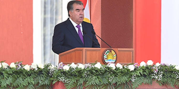Эмомали Рахмон провел урок мира