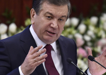 Президент Узбекистана раскритиковал школьную форму учащихся