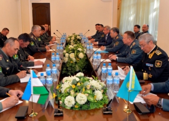 Узбекистан и Казахстан впервые подписали план военного сотрудничества