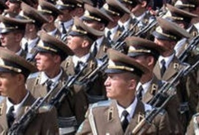 Жительницы Худжанда побывали в гостях у своих сыновей, проходящих армейскую службу на юге