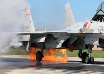 Пилот китайского истребителя «Цзянь-15» успешно приземлился после возгорания двигателя