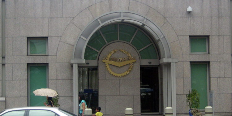 АБР и правительство Таджикистана обсуждают обновленный бизнес-план Банка