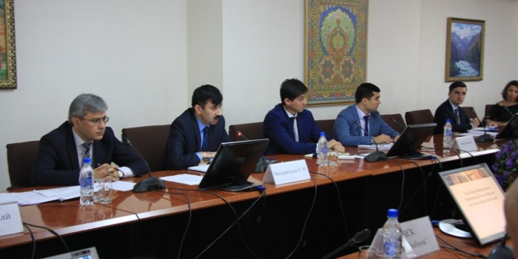 В Душанбе обсудили проблемы в сфере безналичного расчета