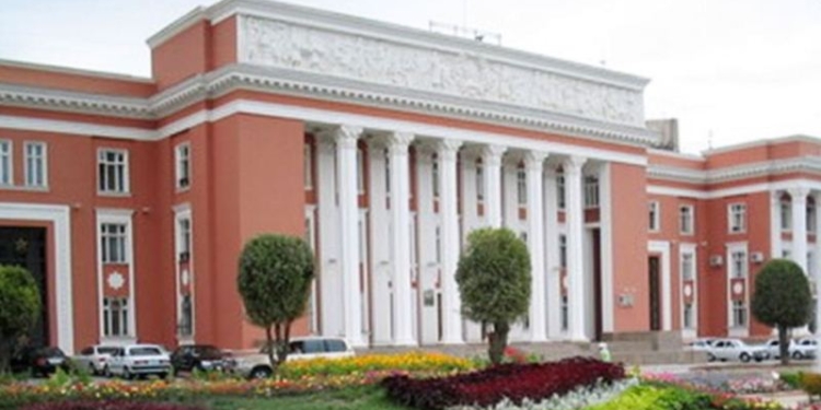 Парламент принял поправки в закон о регулировании обрядов. Депутаты рекомендуют «разобраться» с артистами