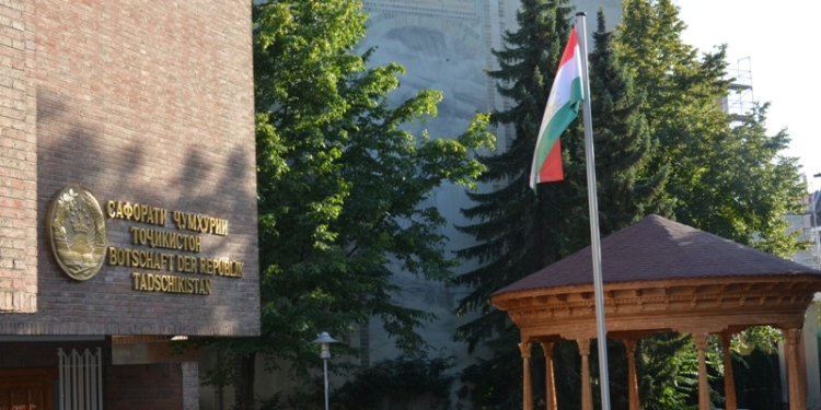 В посольстве Таджикистана в Германии установили национальный павильон