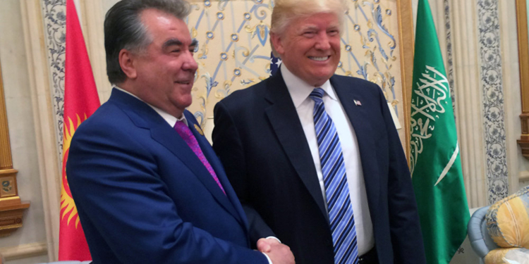 Дональд Трамп поздравил Эмомали Рахмона с Днем государственной независимости Таджикистана
