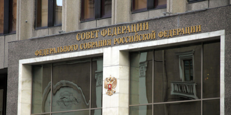 Совфед предложил выдворять из России за «нежелательное поведение»